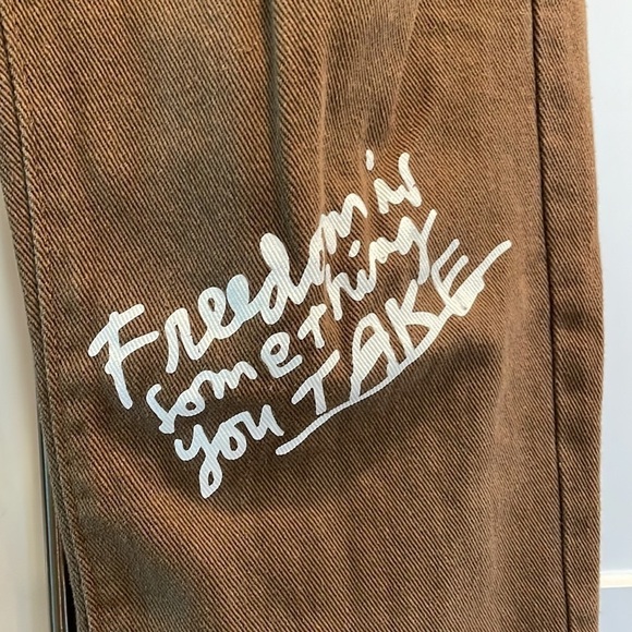 SHEIN FIGURE AND SLOGAN GRAPHIC RIPPED JEANS SIZE M - Picture 11 of 17